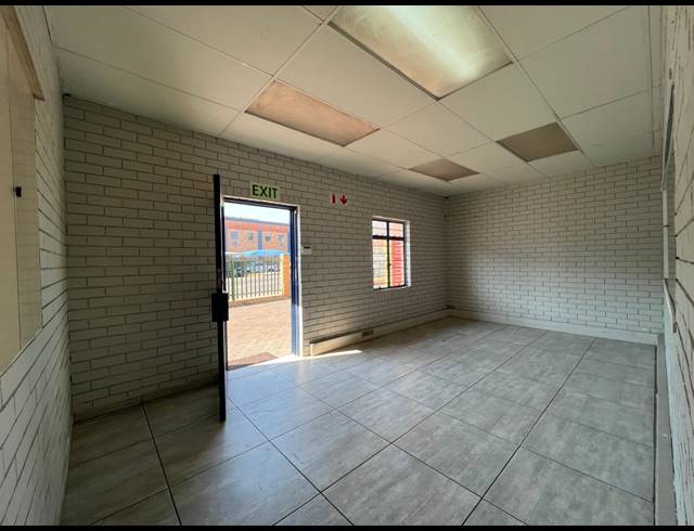 280M² WAREHOUSE TO LET IN STRIJDOMPARK
